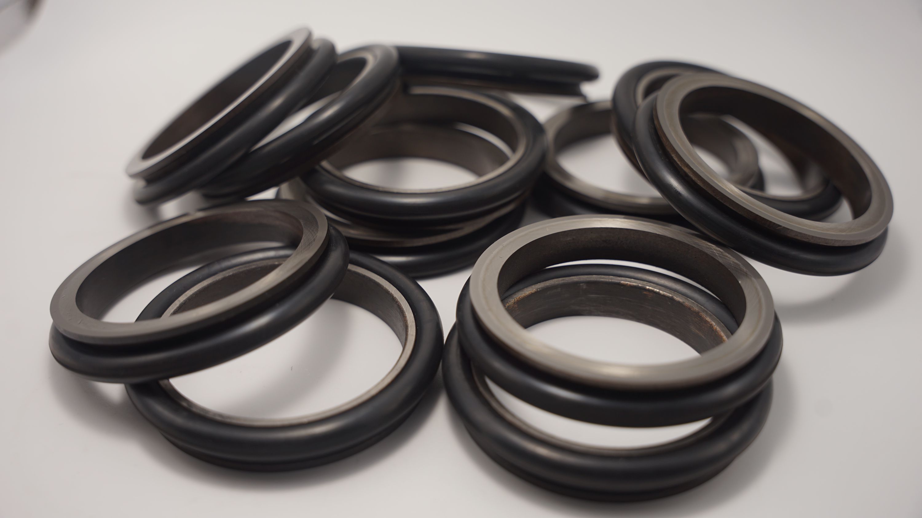 Floating oil seal